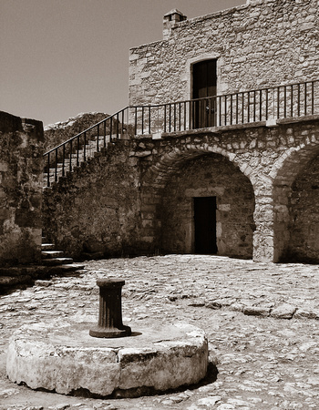 Aptera - Courtyard