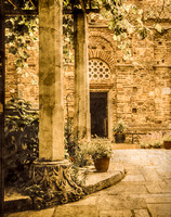 Thessaloniki Center- Agios Panteleimon Courtyard